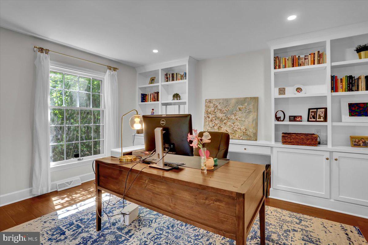 SCHOOL LANE HILLS - Residential