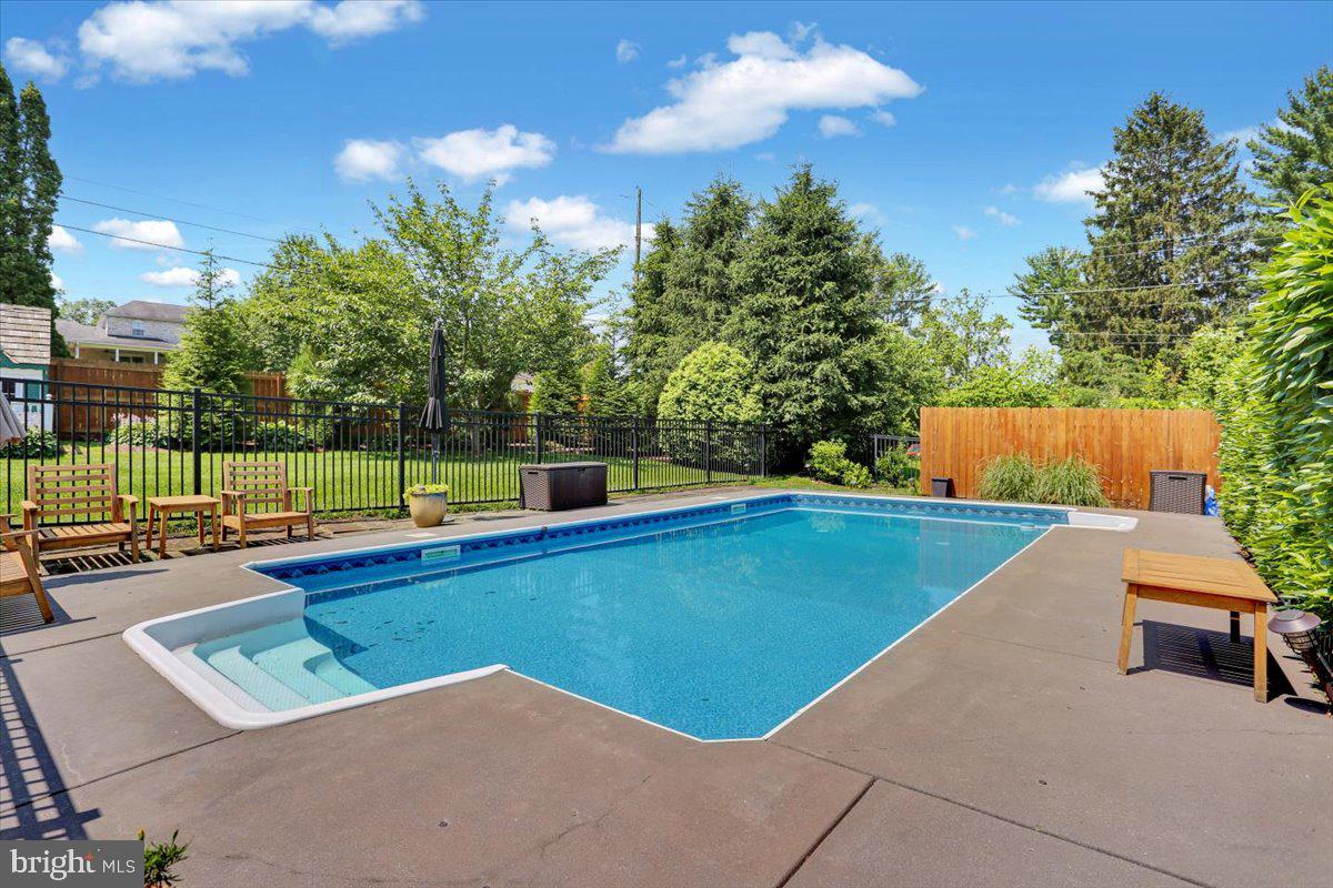 SCHOOL LANE HILLS - Residential