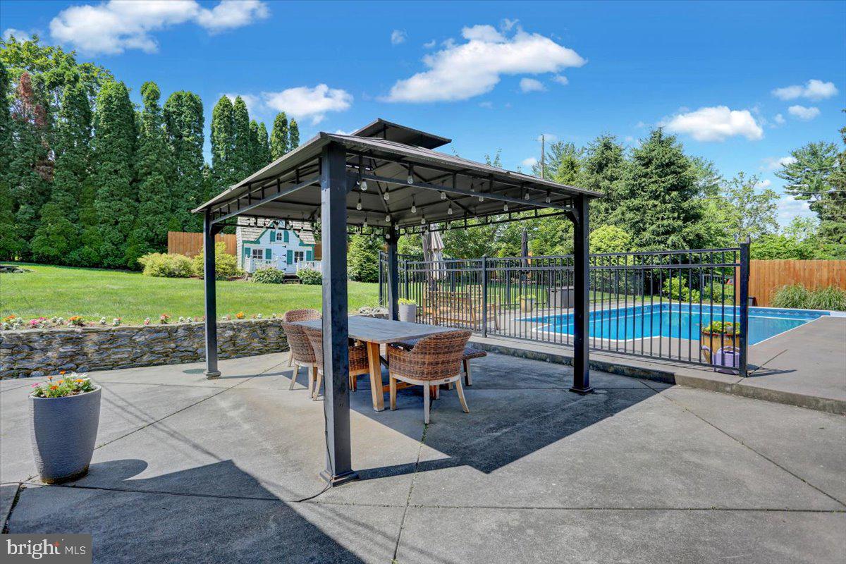 SCHOOL LANE HILLS - Residential