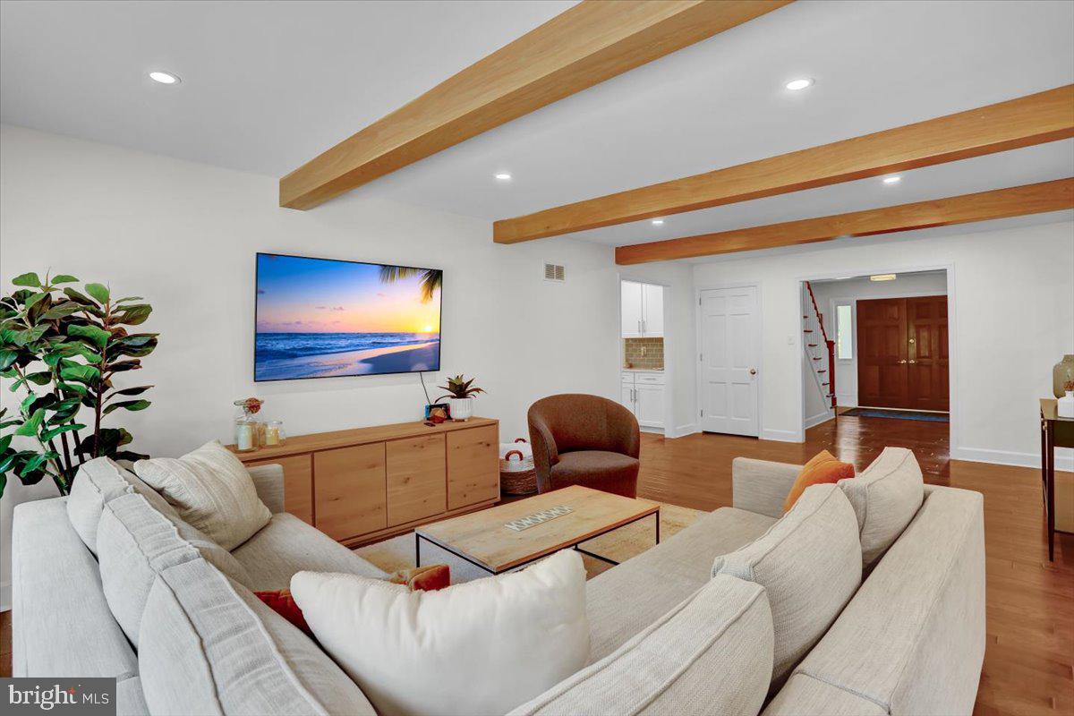 SCHOOL LANE HILLS - Residential