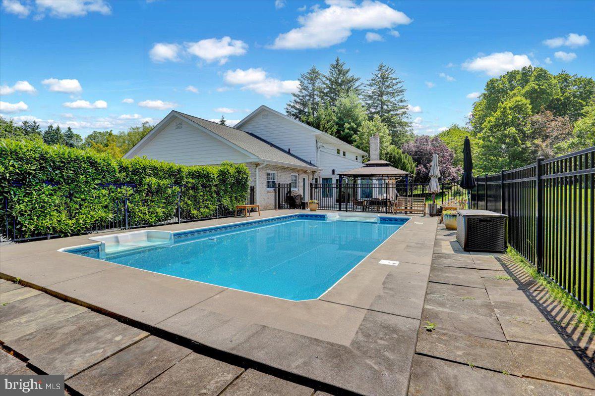 SCHOOL LANE HILLS - Residential