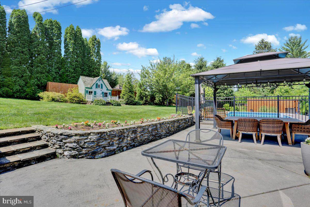 SCHOOL LANE HILLS - Residential