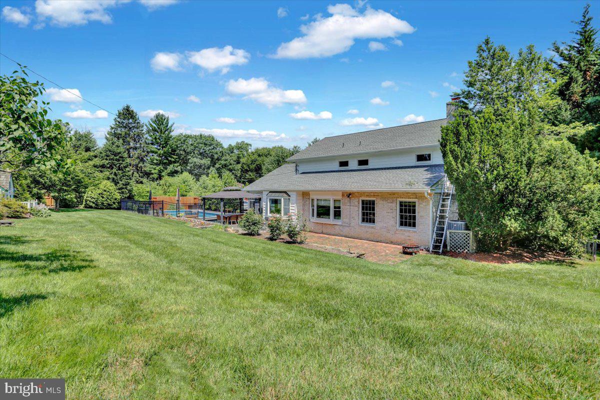 SCHOOL LANE HILLS - Residential