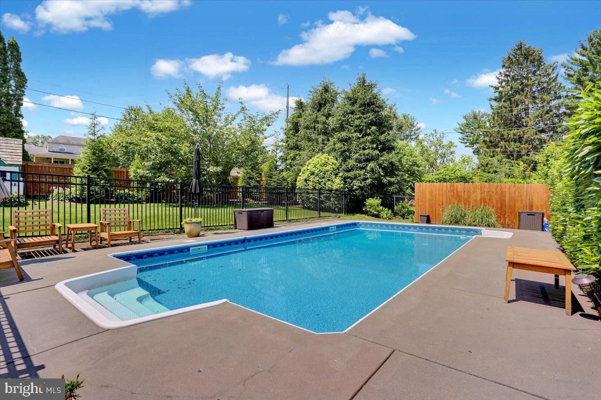 SCHOOL LANE HILLS - Residential