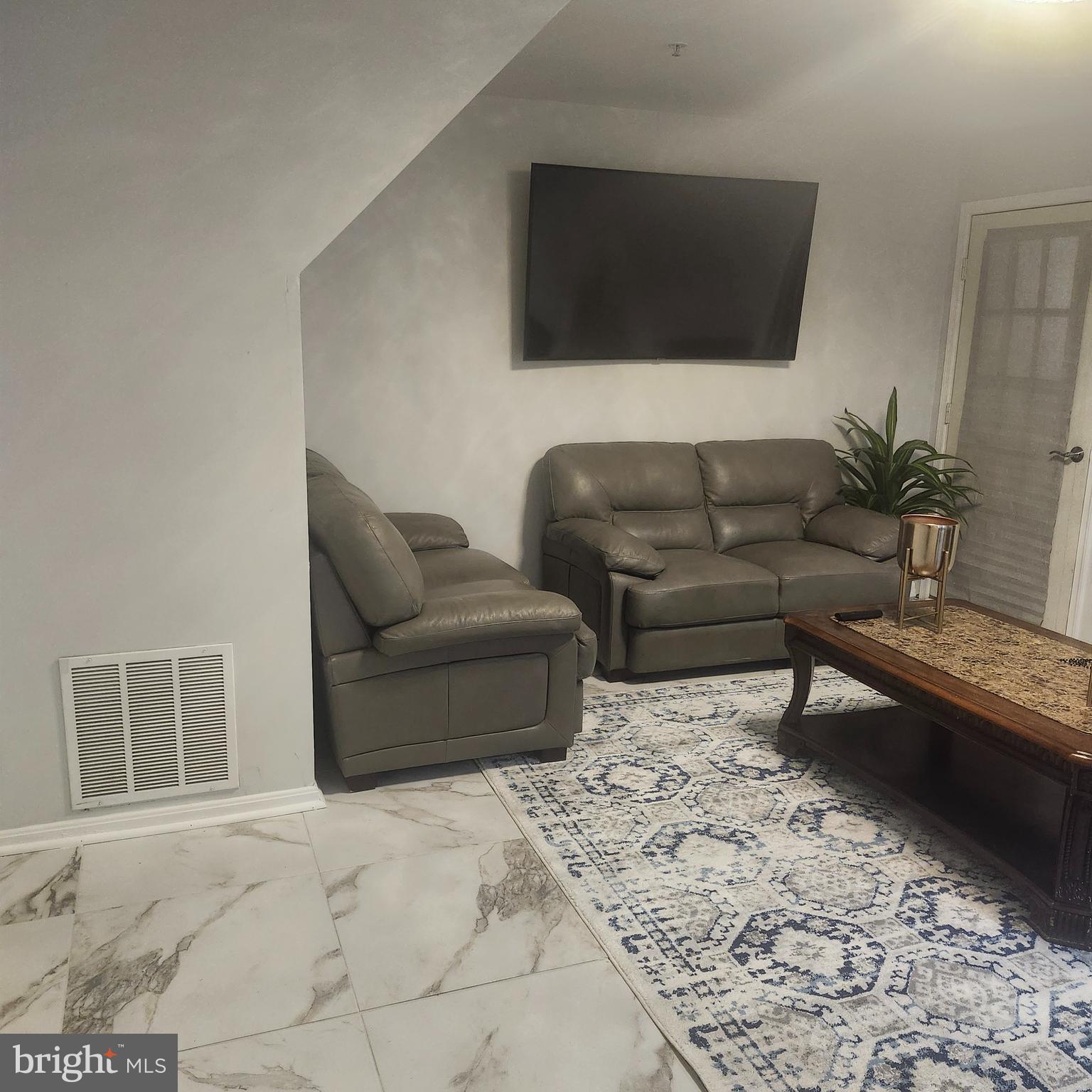 PERRYWOOD - Residential Lease