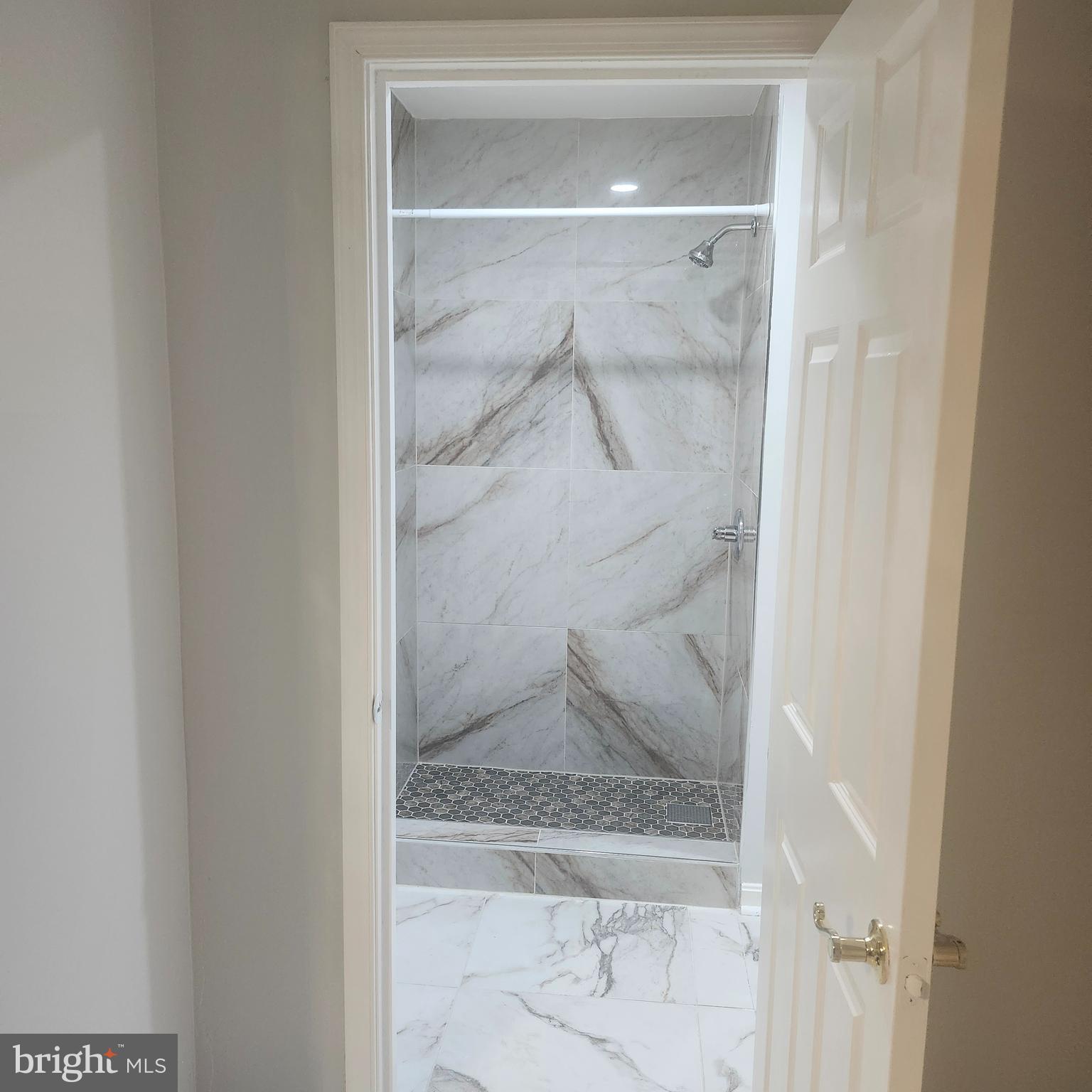 PERRYWOOD - Residential Lease