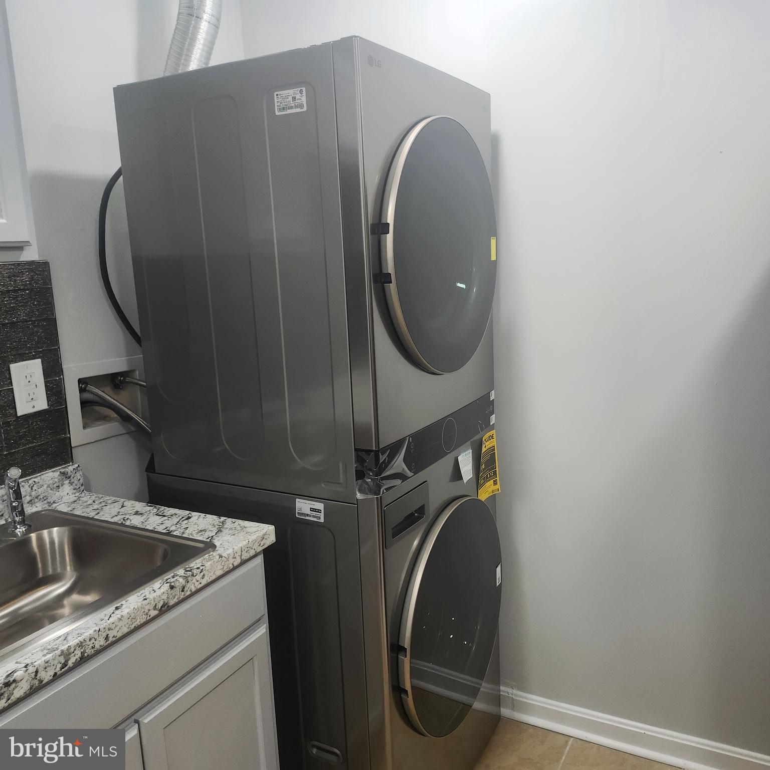 PERRYWOOD - Residential Lease