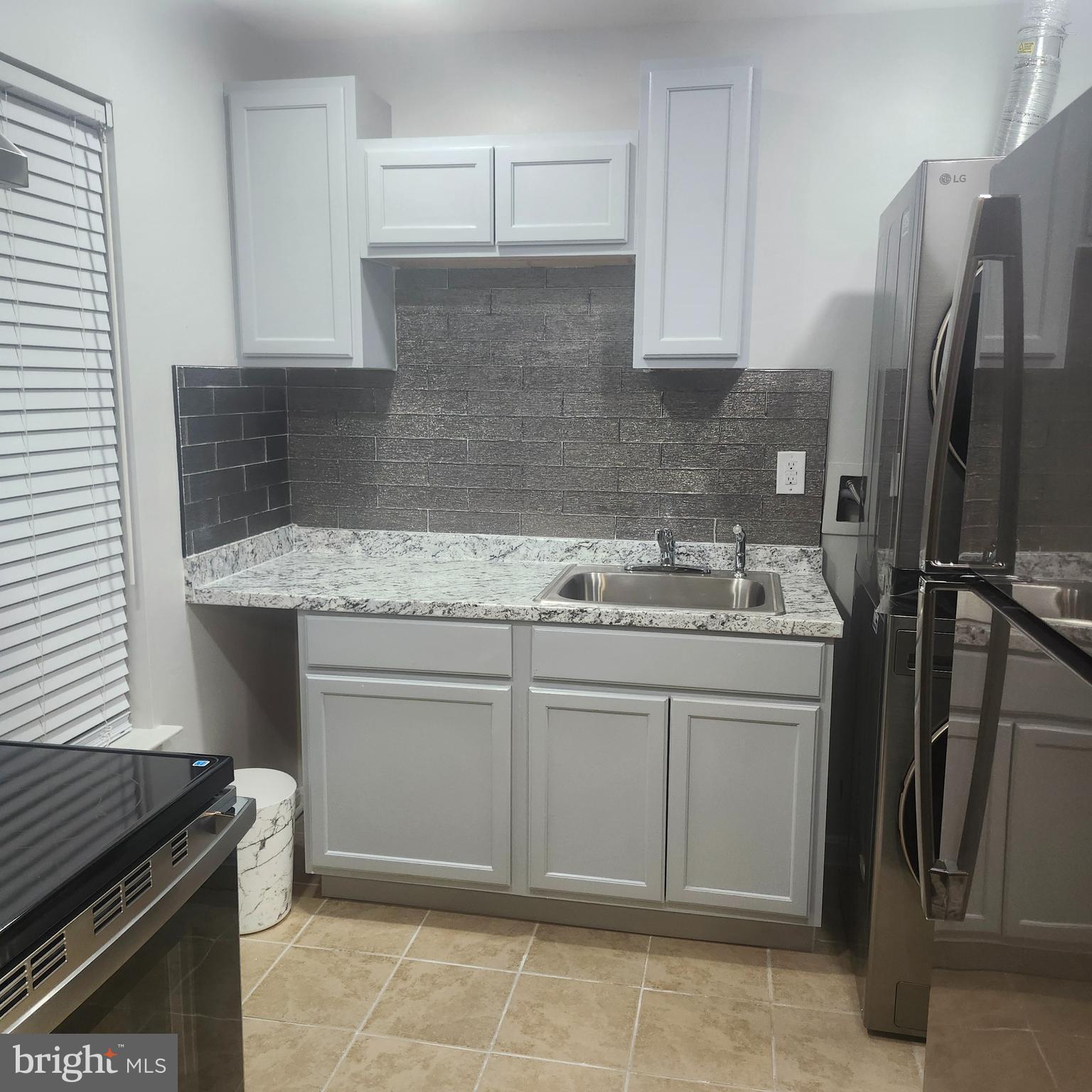 PERRYWOOD - Residential Lease