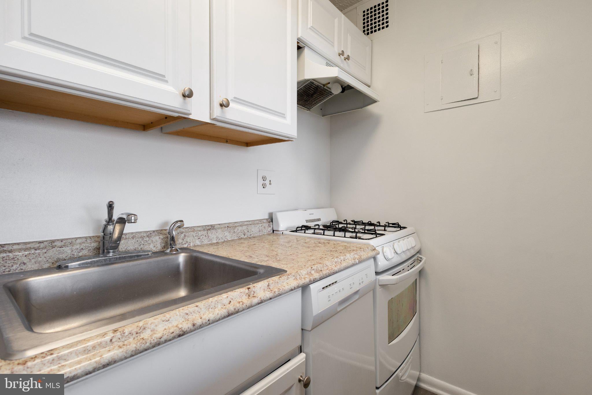 2500 N VAN DORN STREET 619