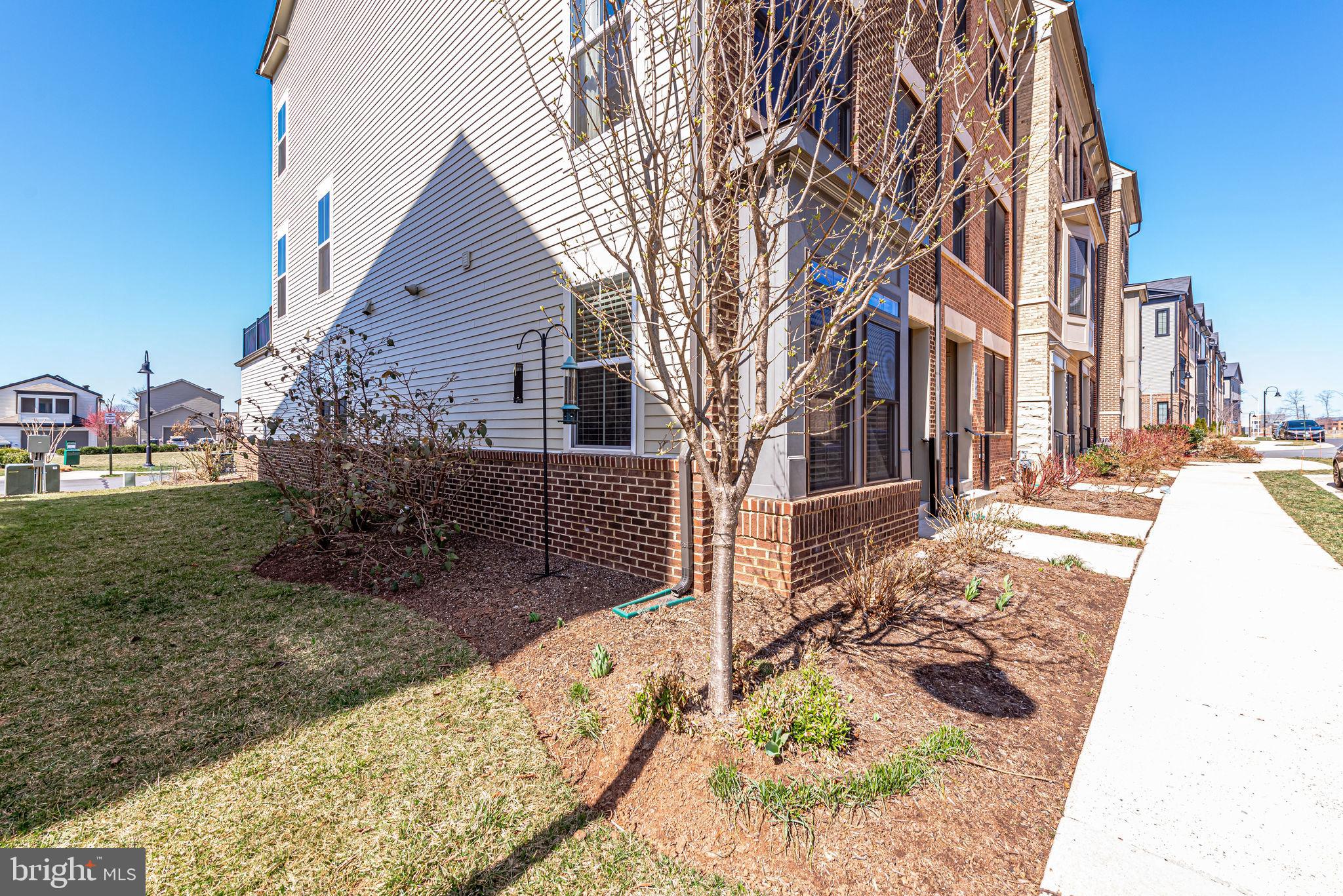 ONE LOUDOUN - Residential