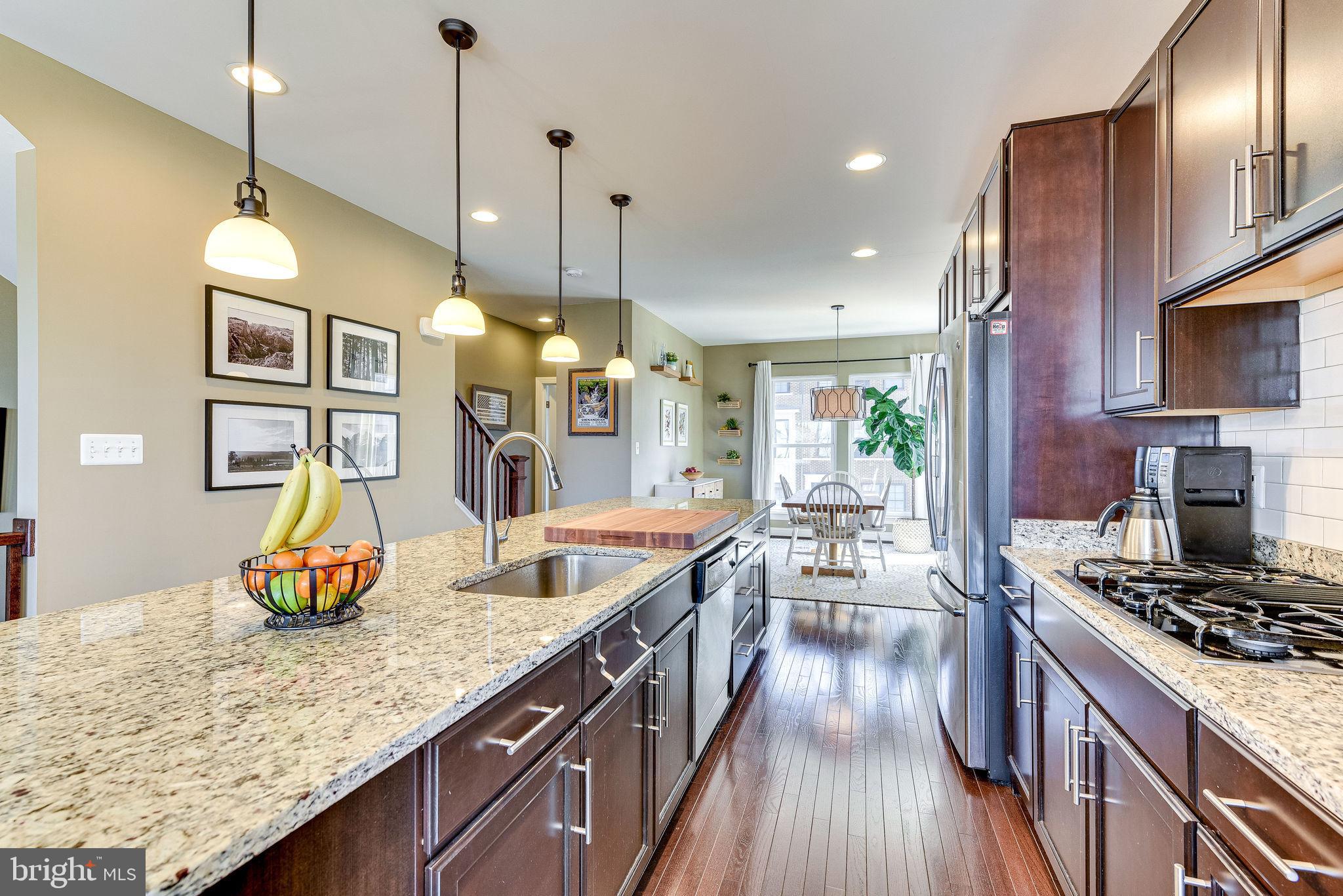 ONE LOUDOUN - Residential