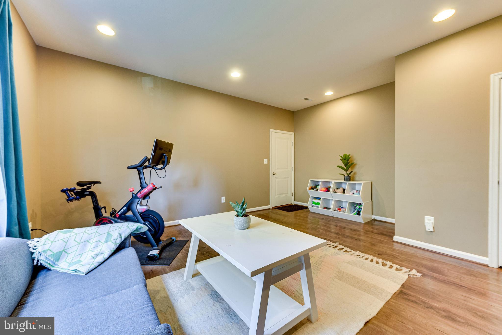 ONE LOUDOUN - Residential