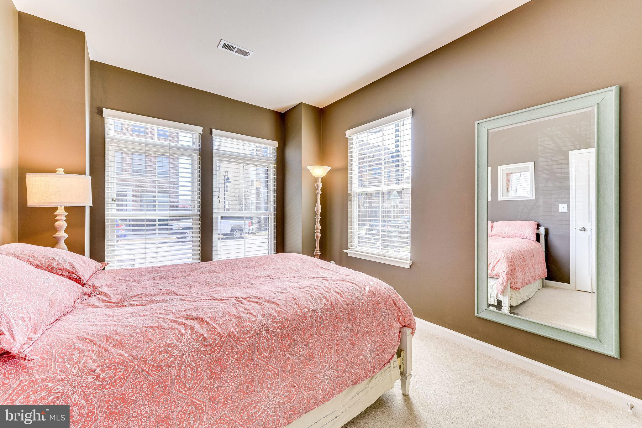 ONE LOUDOUN - Residential