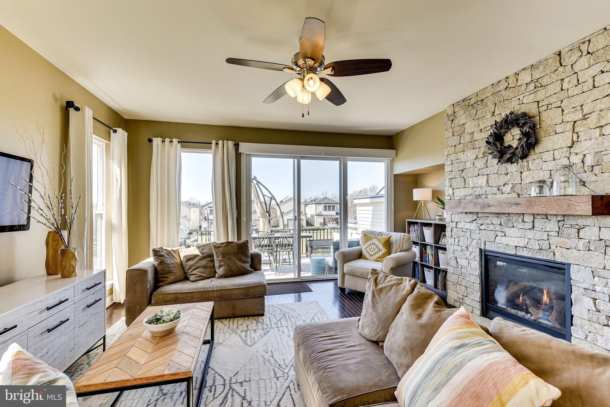 ONE LOUDOUN - Residential