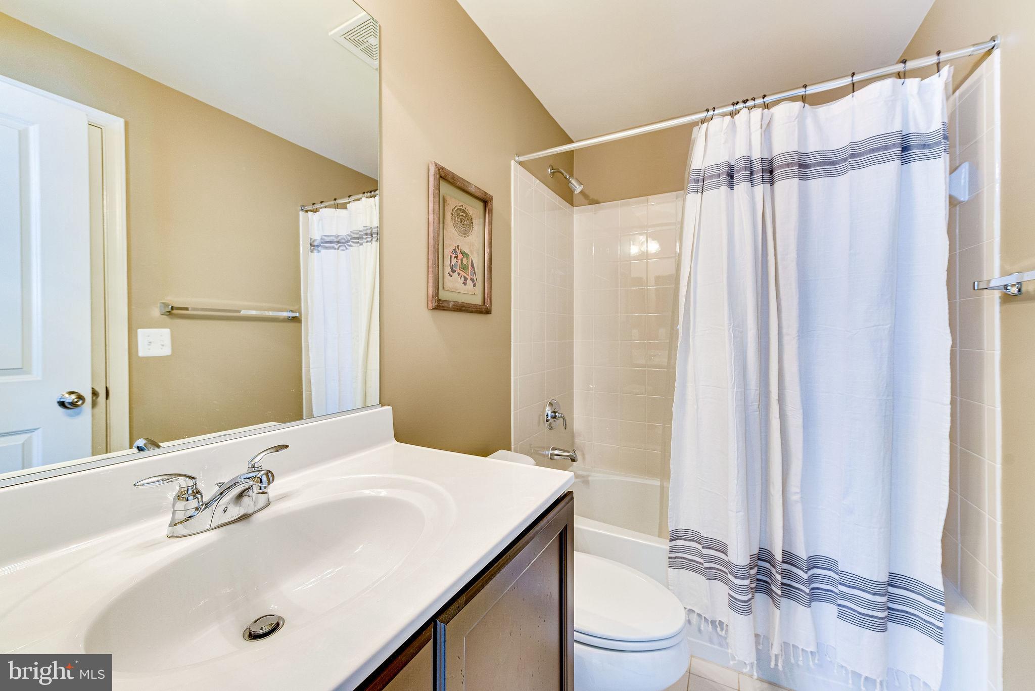 ONE LOUDOUN - Residential