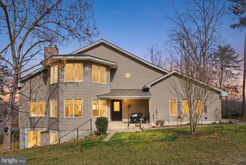 115 WATERSIDE LN MONTROSS VA 22520