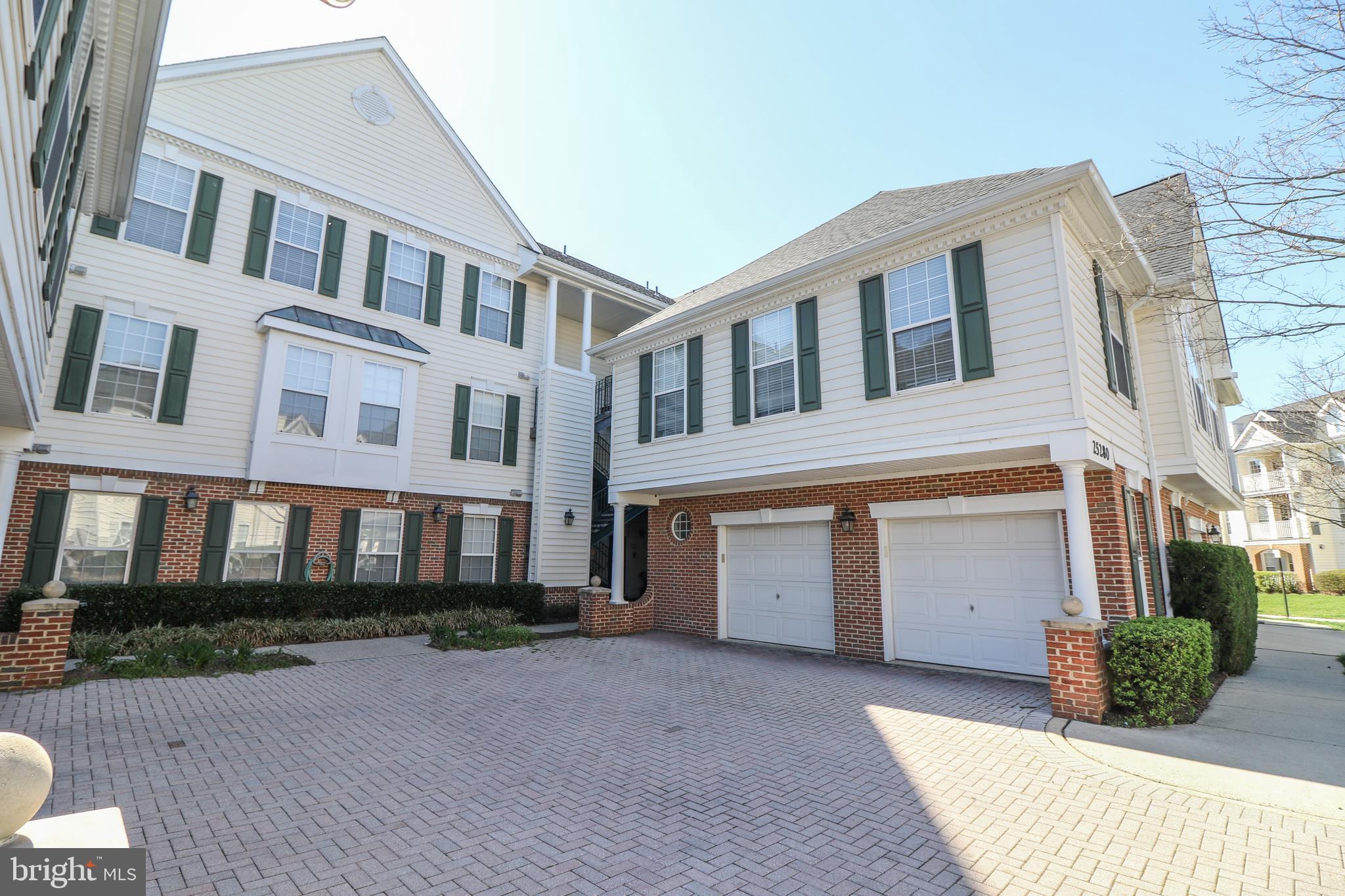 SOUTH RIDING - Residential