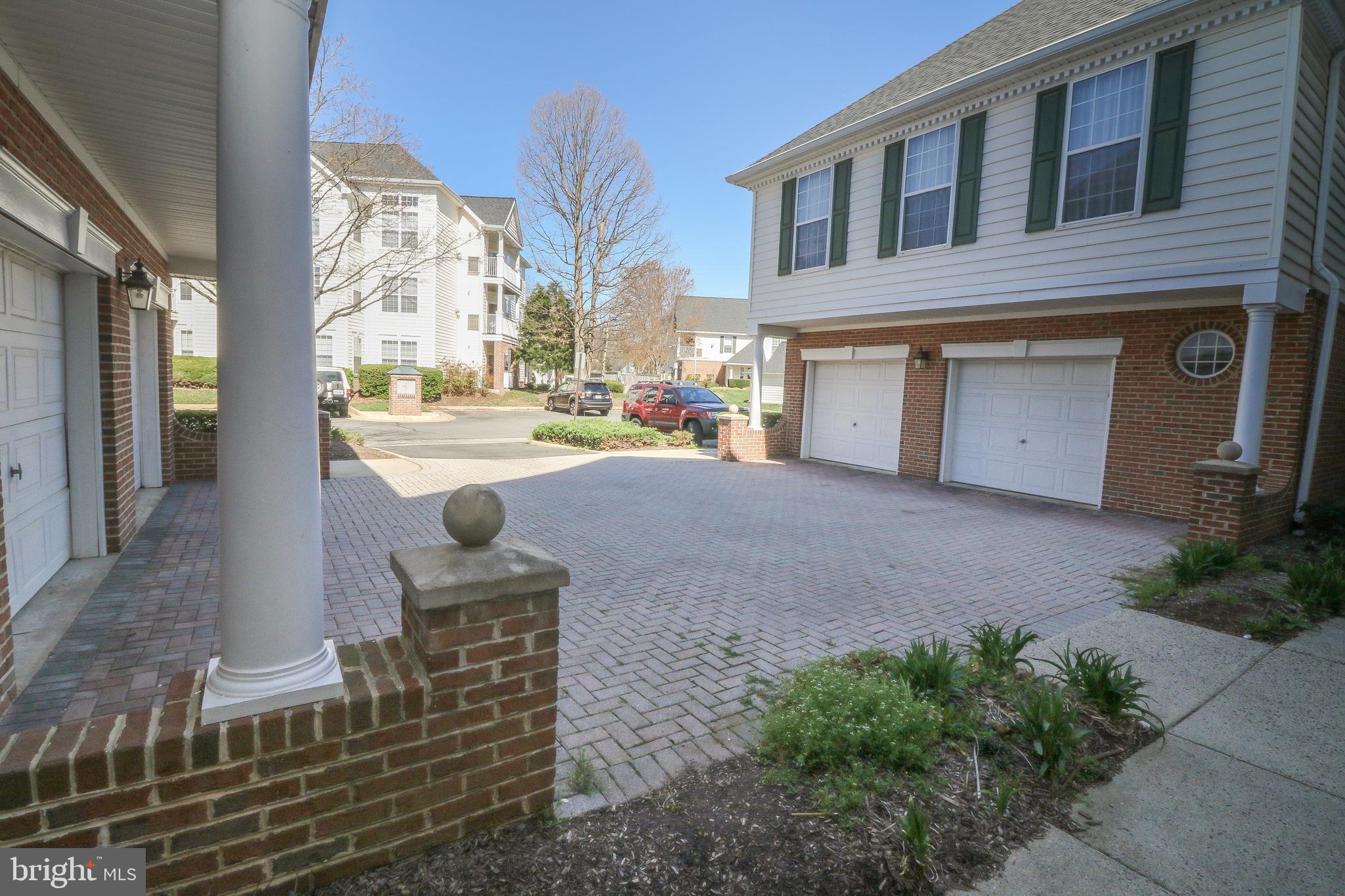 SOUTH RIDING - Residential