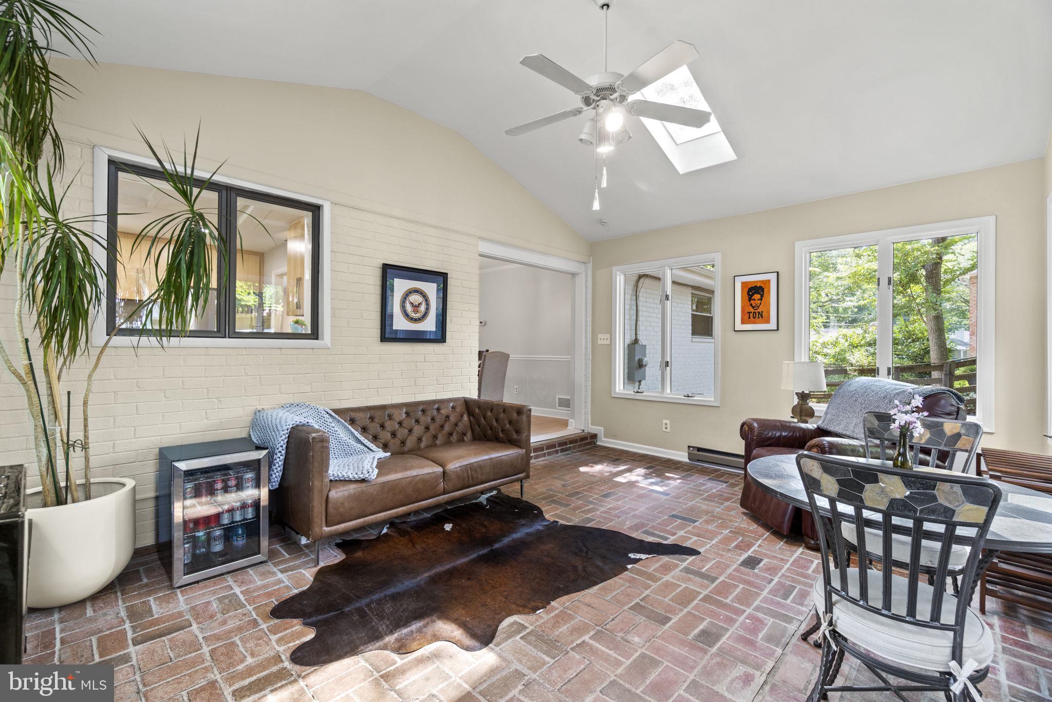 NORTH SPRINGFIELD - Residential Lease