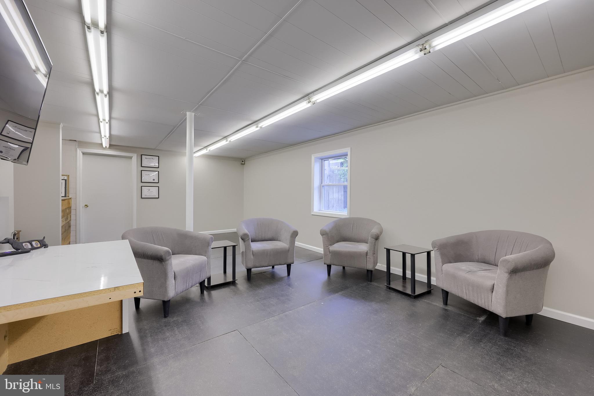 837 CENTERVILLE ROAD