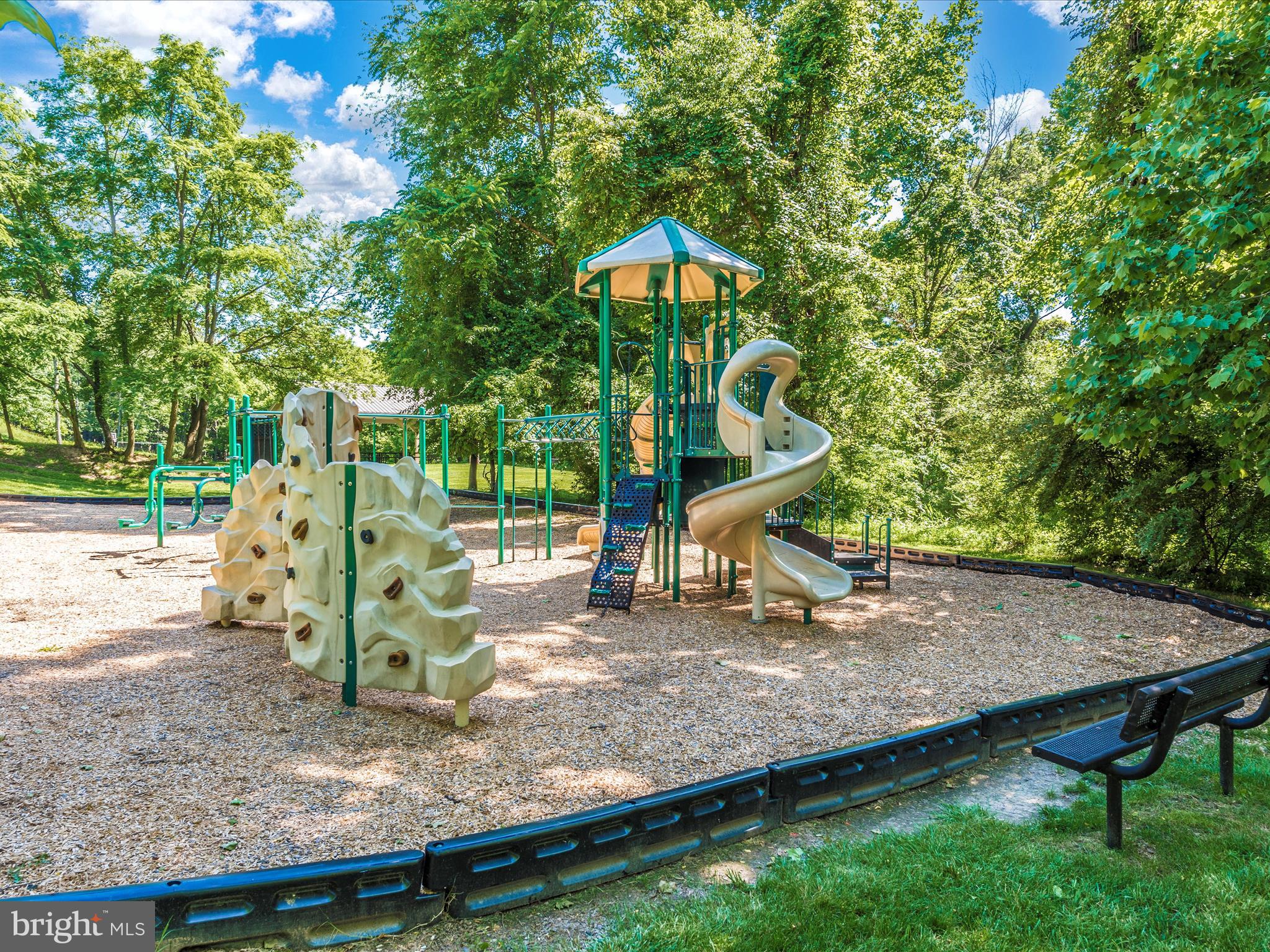 LAKE LINGANORE - Residential