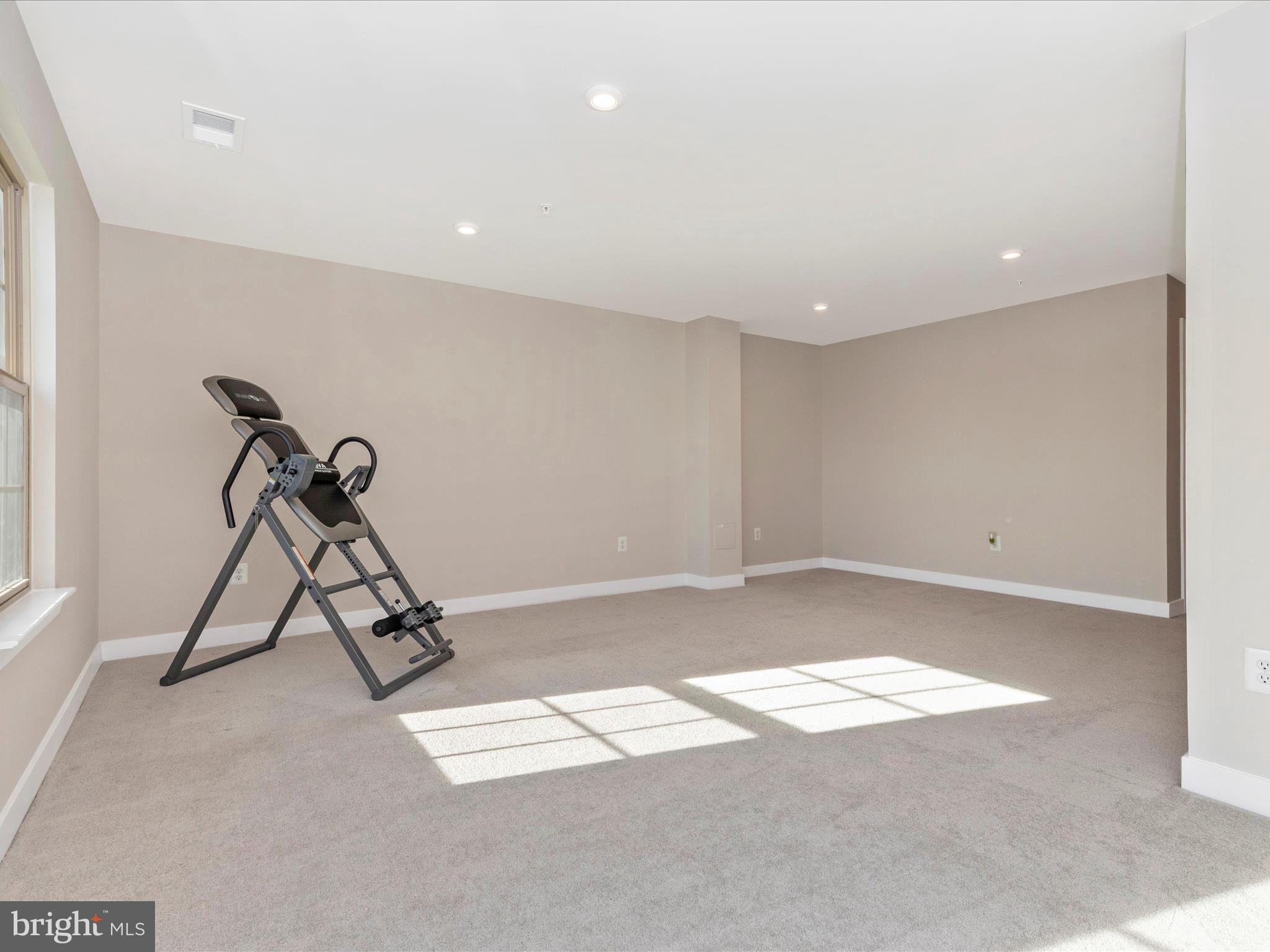 LAKE LINGANORE - Residential