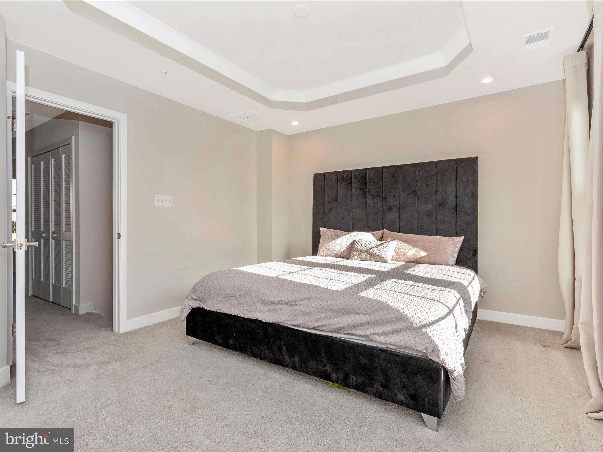 LAKE LINGANORE - Residential