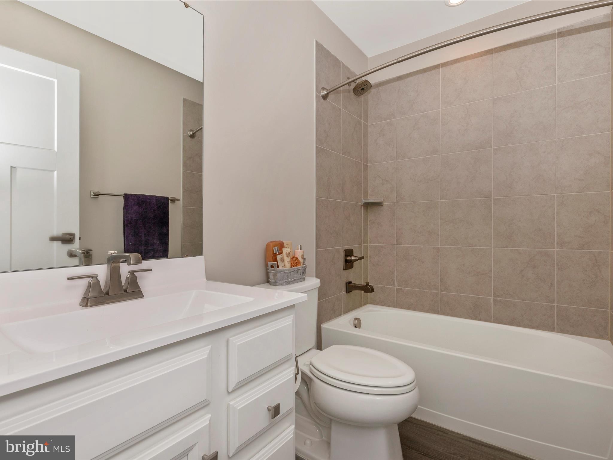 LAKE LINGANORE - Residential