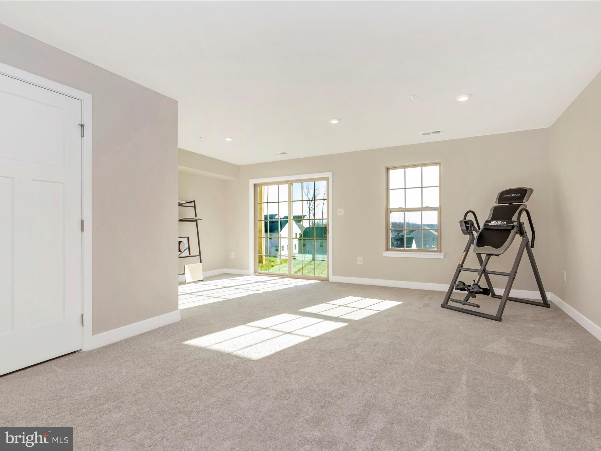 LAKE LINGANORE - Residential