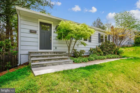 1021 Maple Avenue, Rockville, MD MLS: MDMC2170600