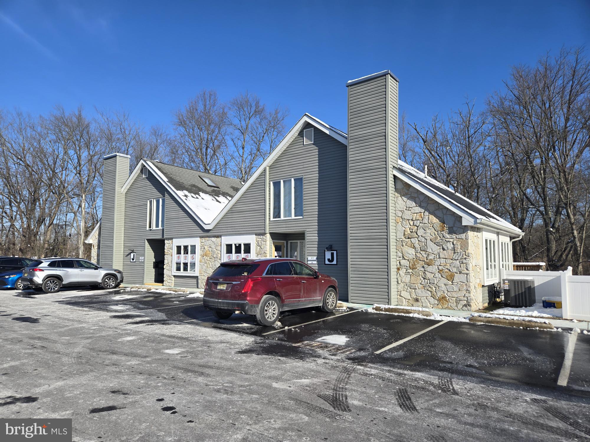 900 ROUTE 168 J1 & J2