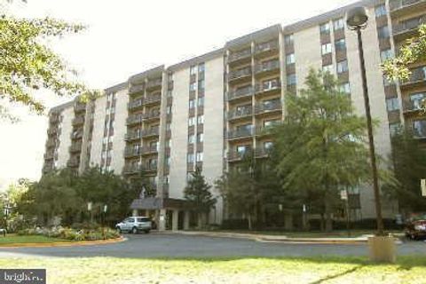 Photo of 3101 S Manchester Street #315, FALLS CHURCH, VA 22044 (MLS # VAFX2310468)