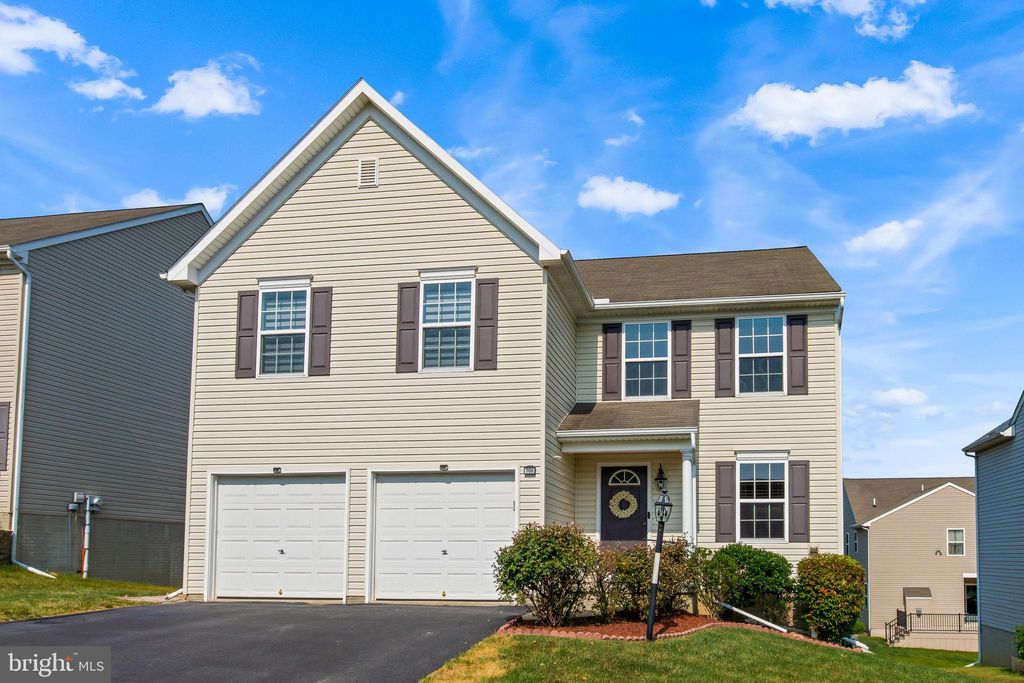 Photo of 708 Bridle Wreath Lane, Lancaster, PA 17601 (MLS # PALA2036532)