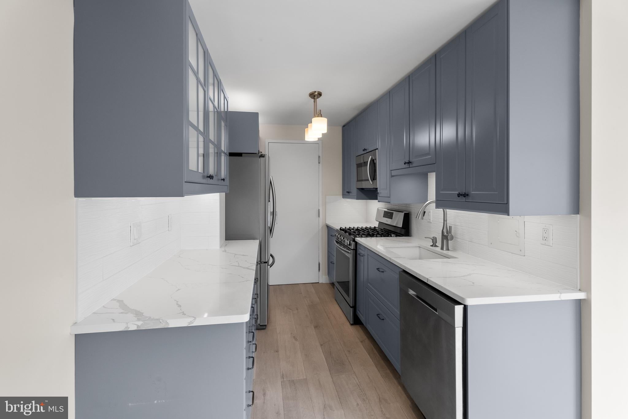 10201 GROSVENOR 422