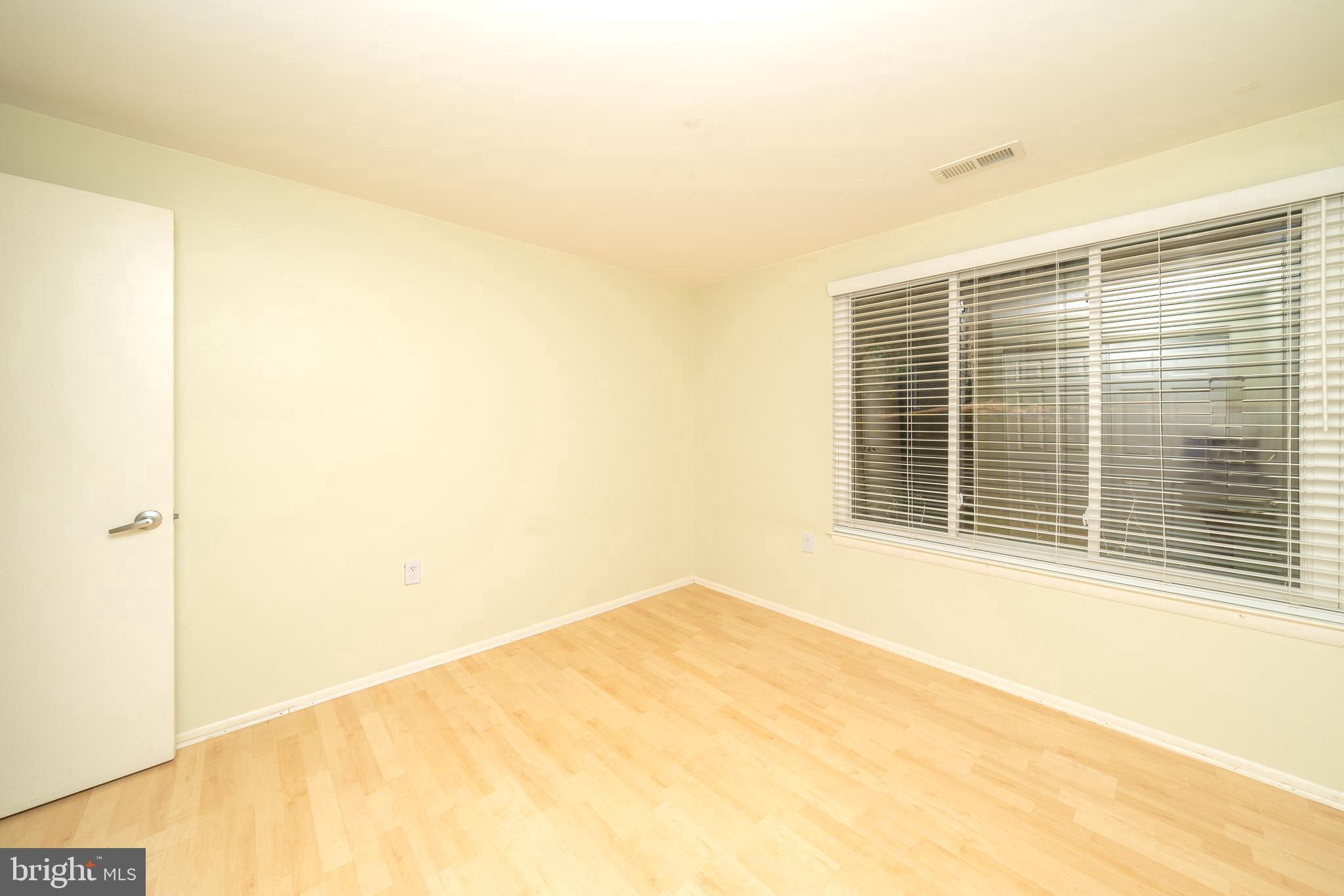 FARMINGDALE - Residential