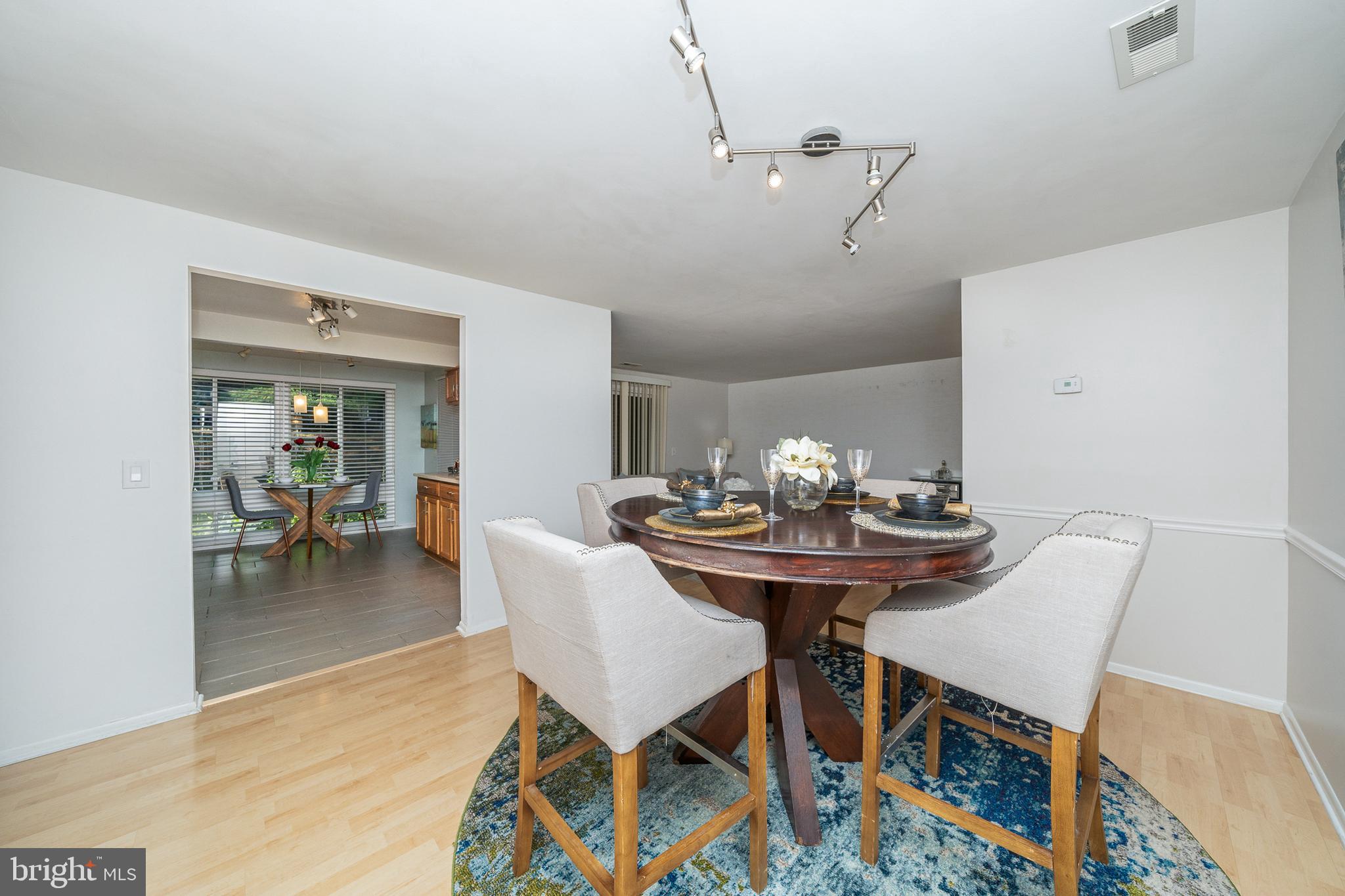 FARMINGDALE - Residential