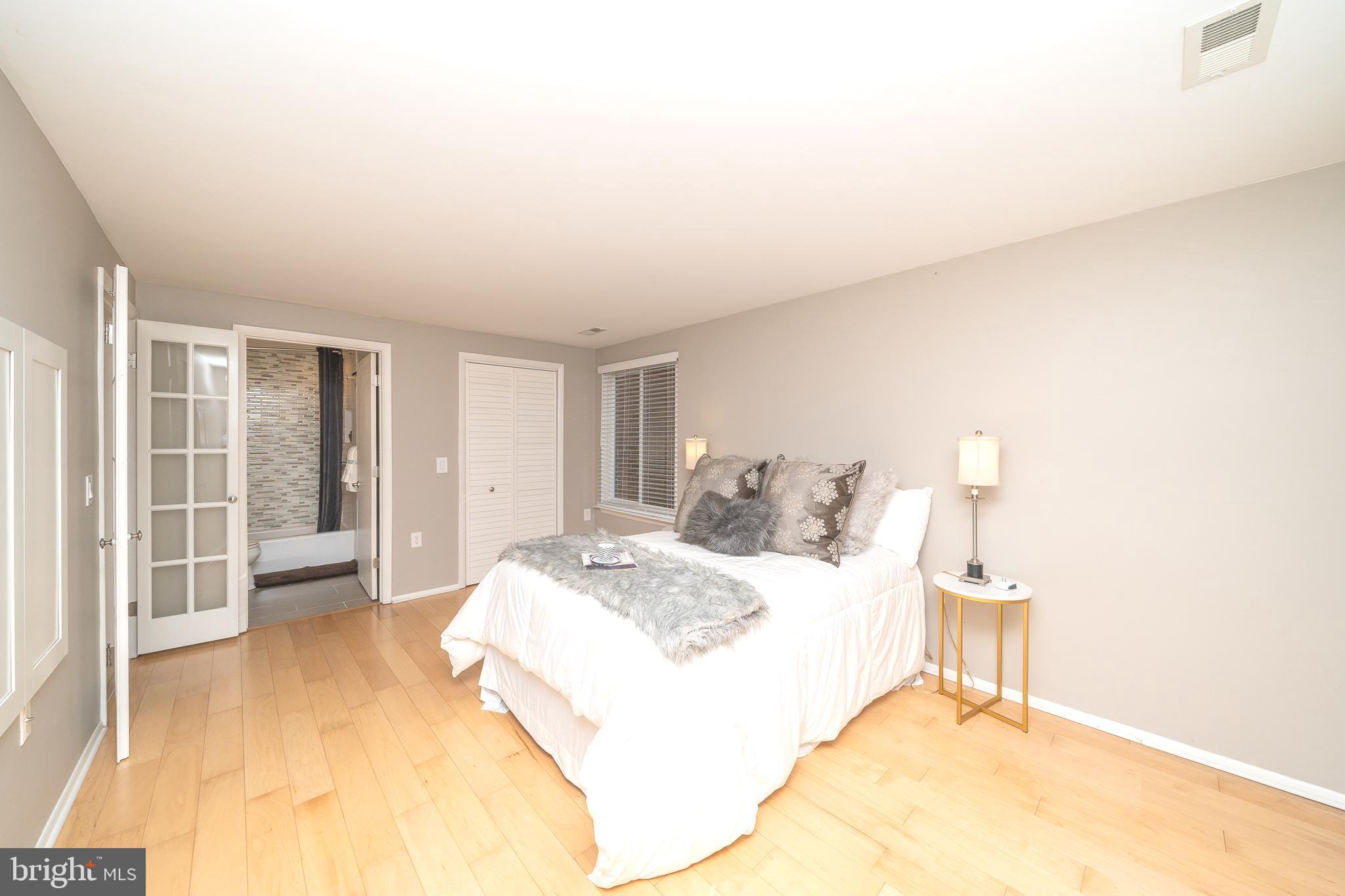 FARMINGDALE - Residential