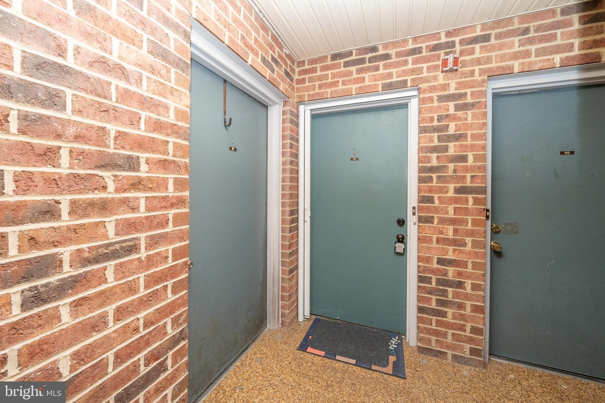 FARMINGDALE - Residential