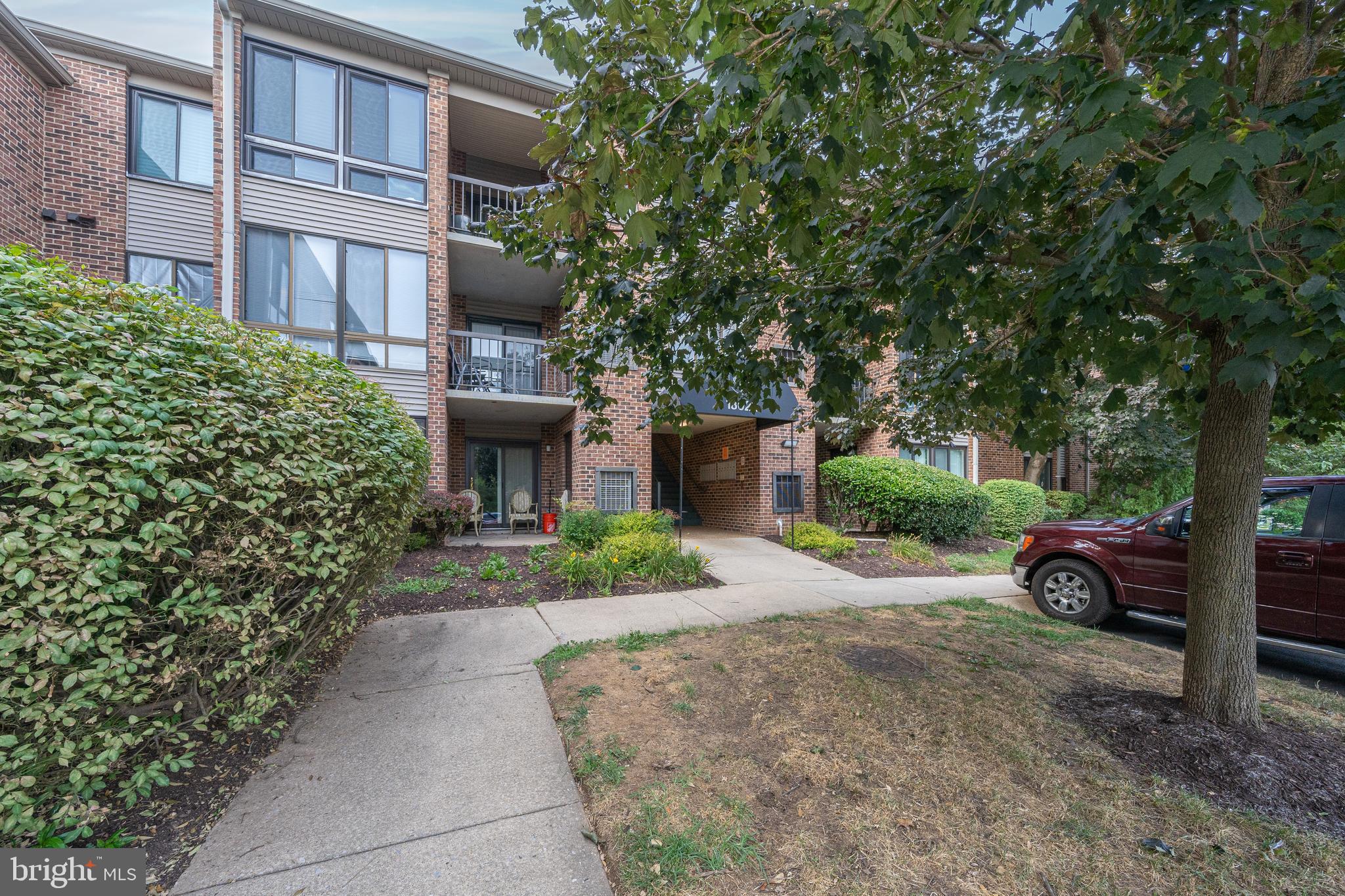 FARMINGDALE - Residential