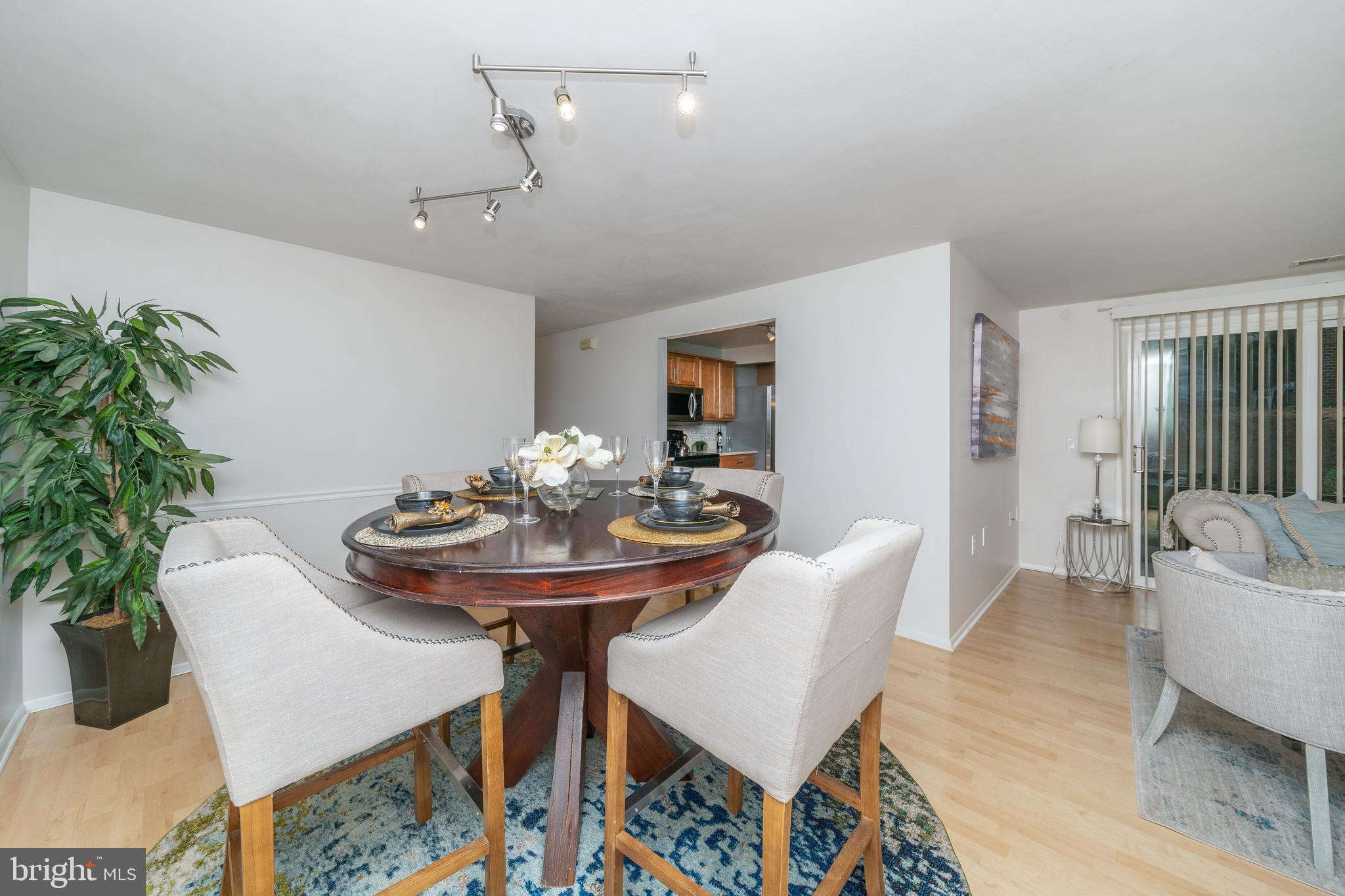 FARMINGDALE - Residential