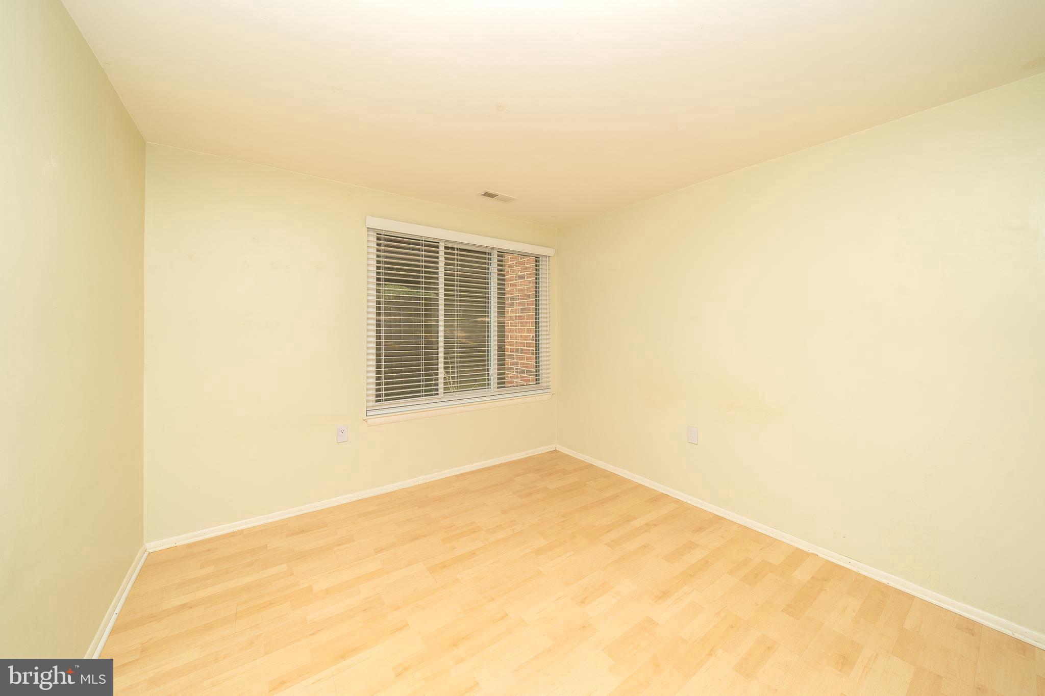 FARMINGDALE - Residential