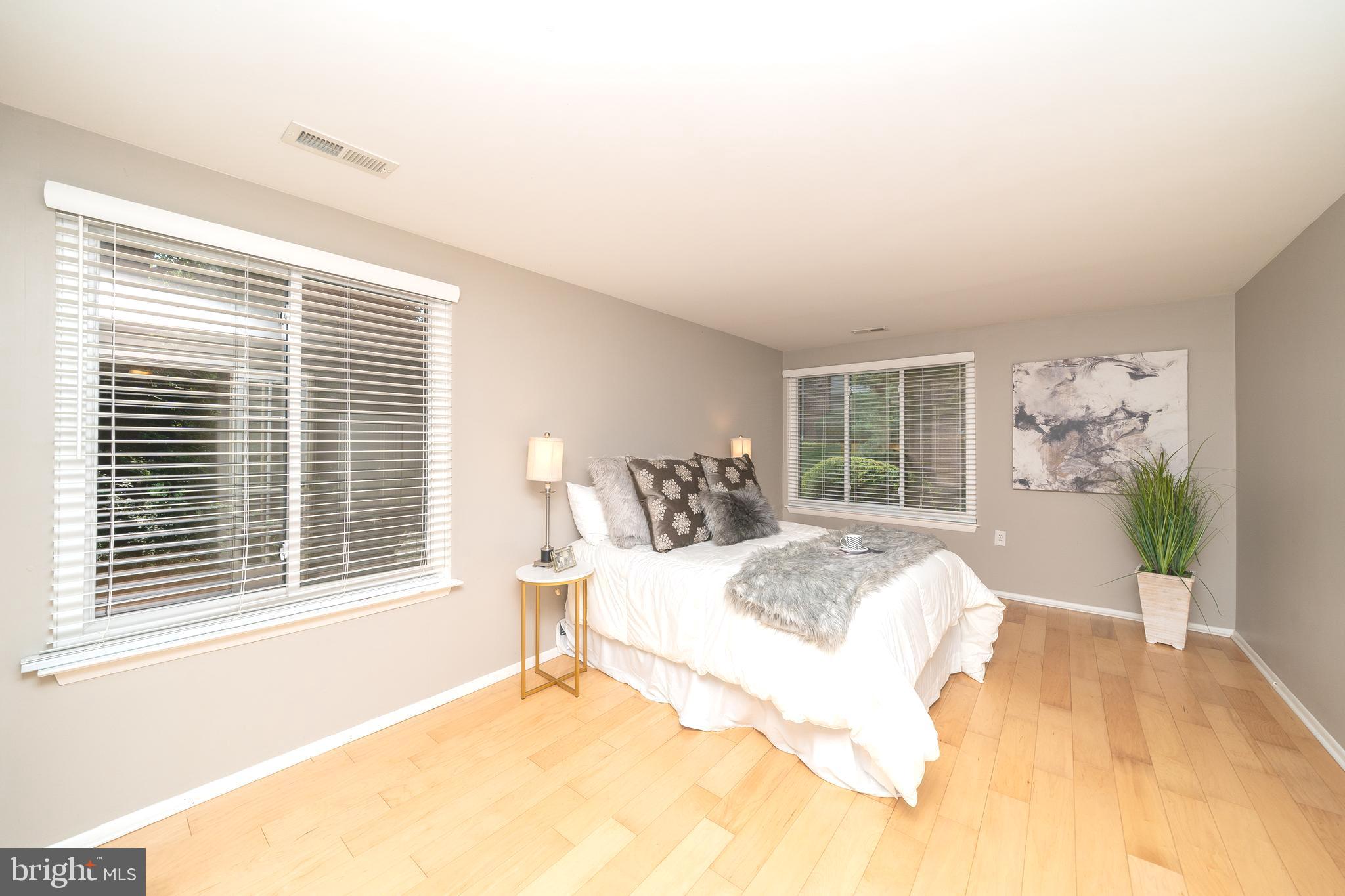 FARMINGDALE - Residential