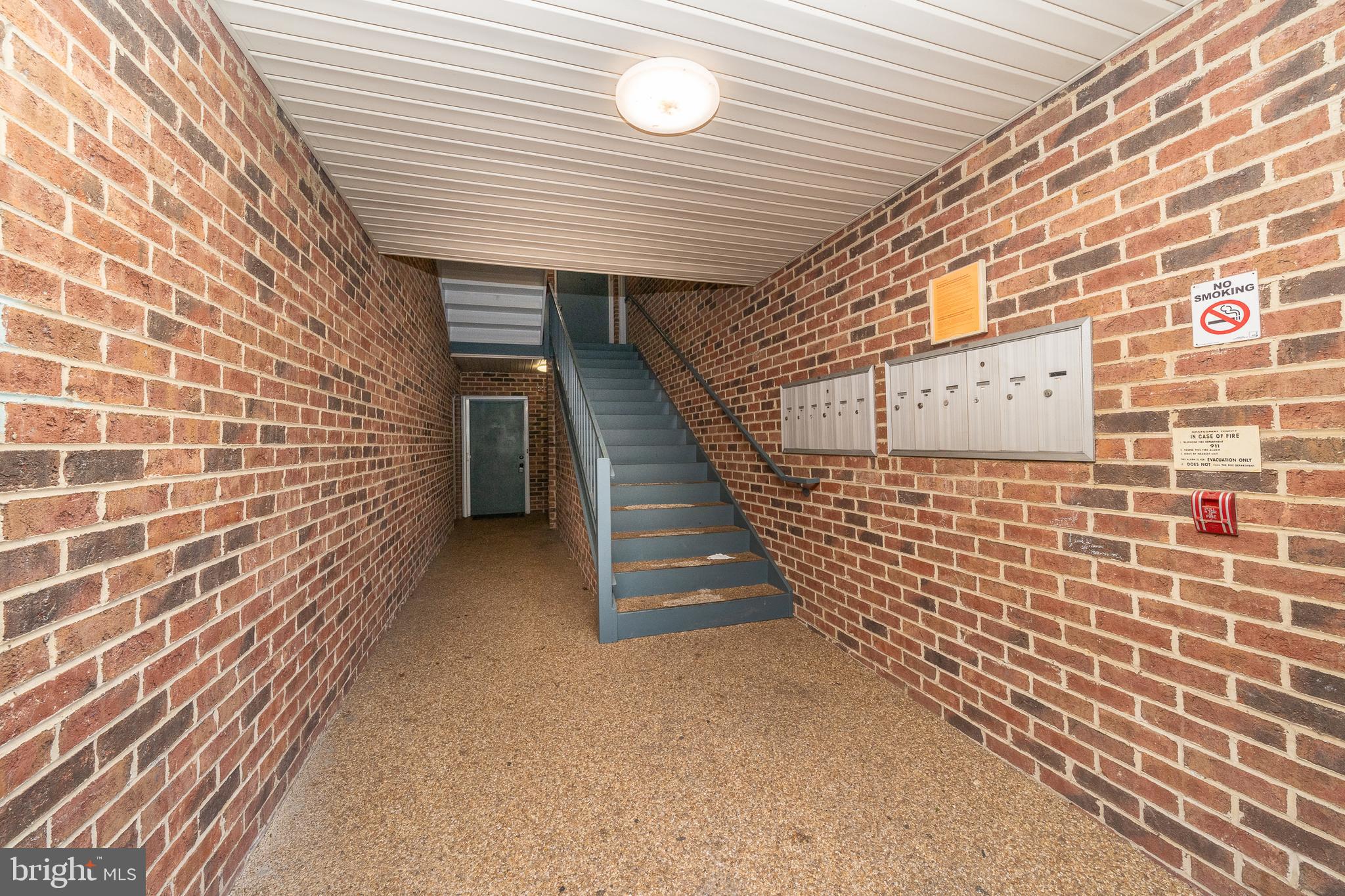 FARMINGDALE - Residential