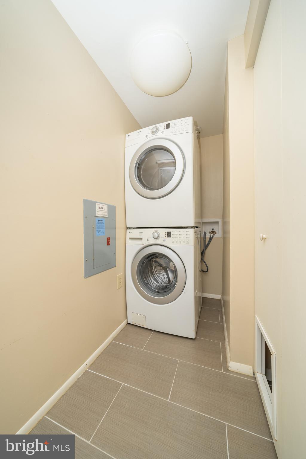 FARMINGDALE - Residential