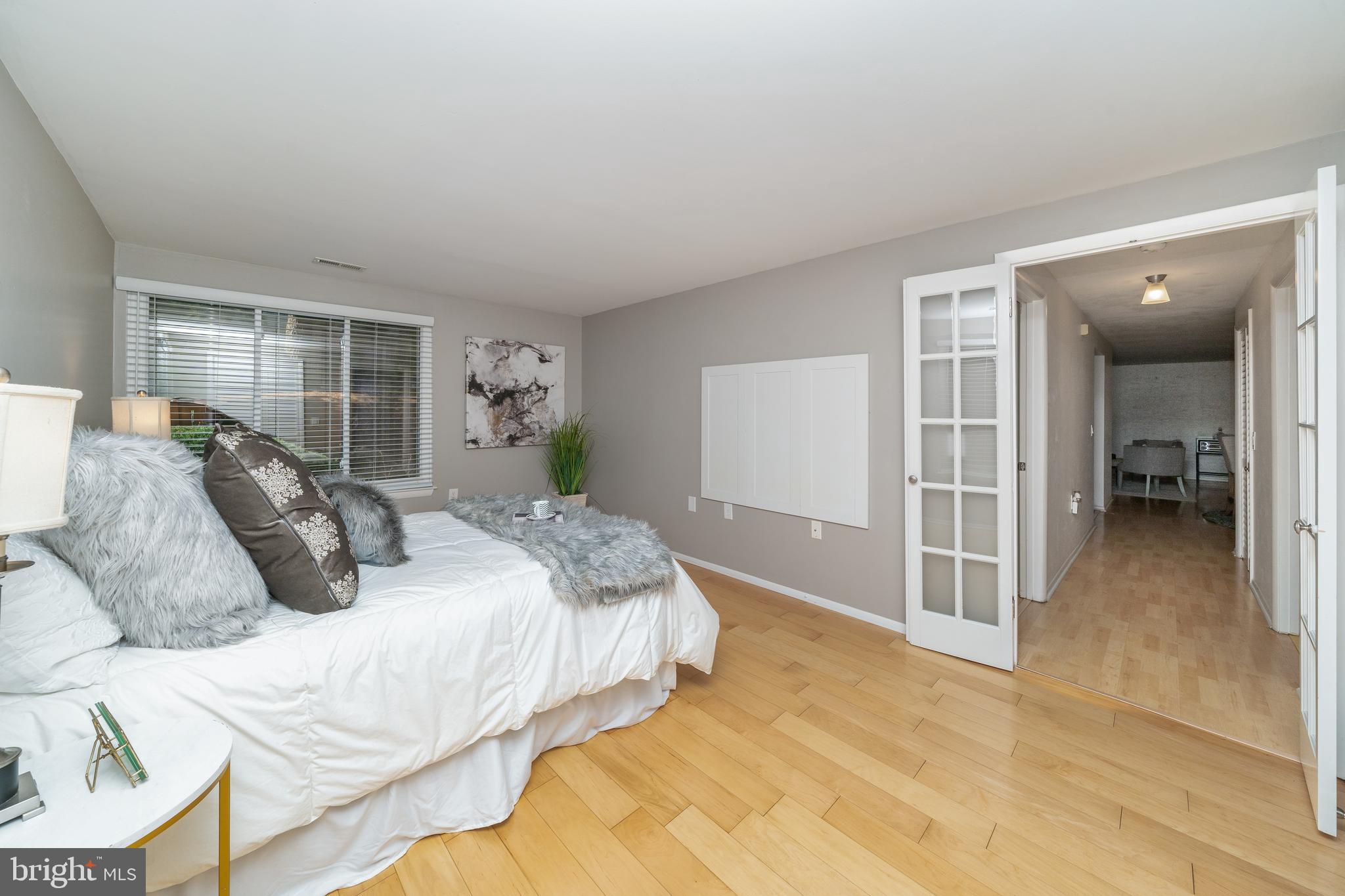 FARMINGDALE - Residential