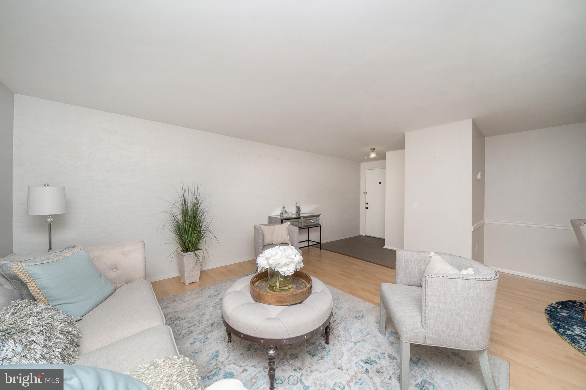 FARMINGDALE - Residential