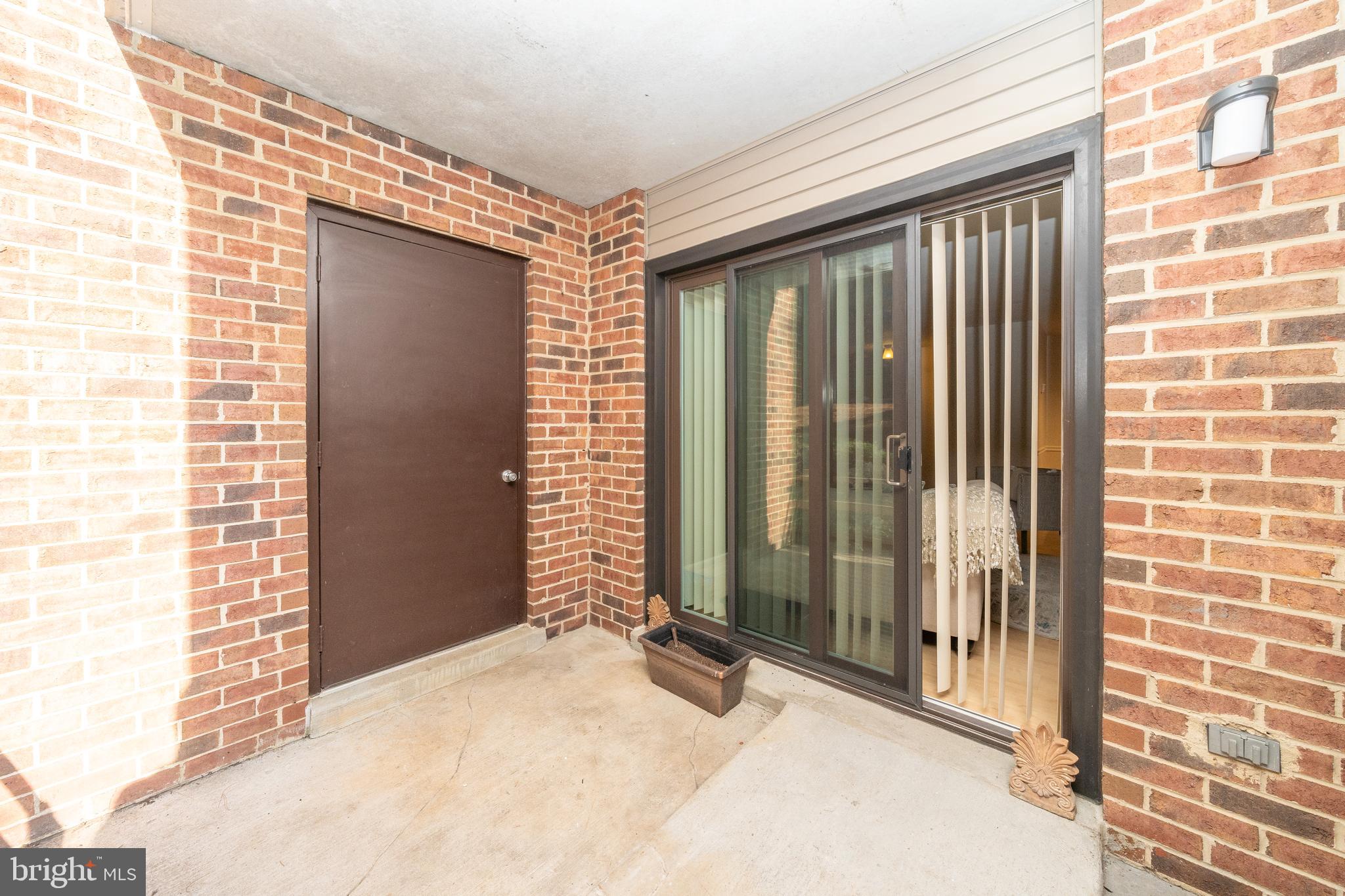 FARMINGDALE - Residential