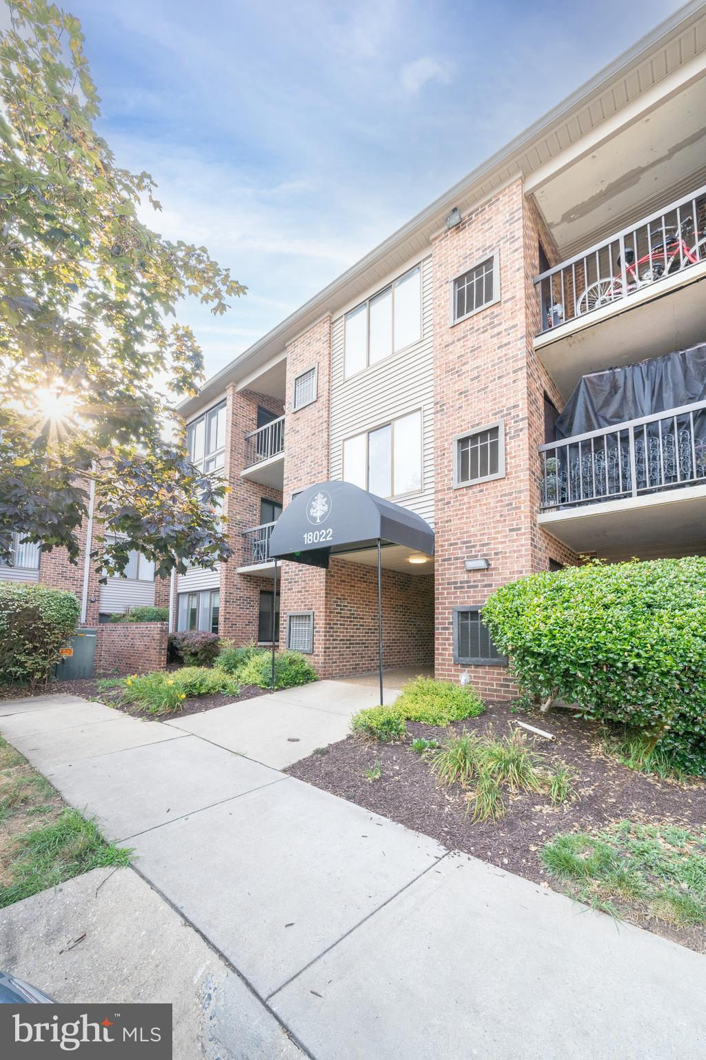 FARMINGDALE - Residential