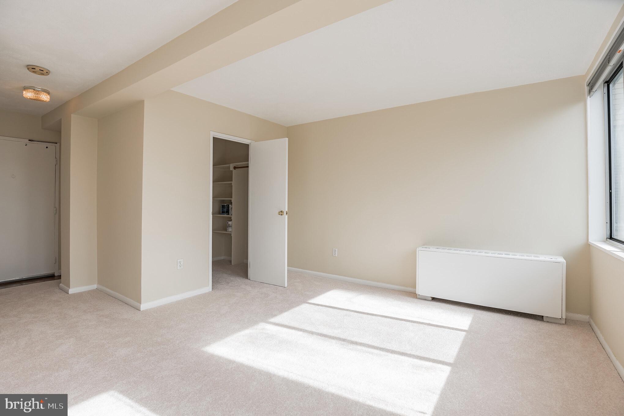 RIVER TOWERS - Residential Lease