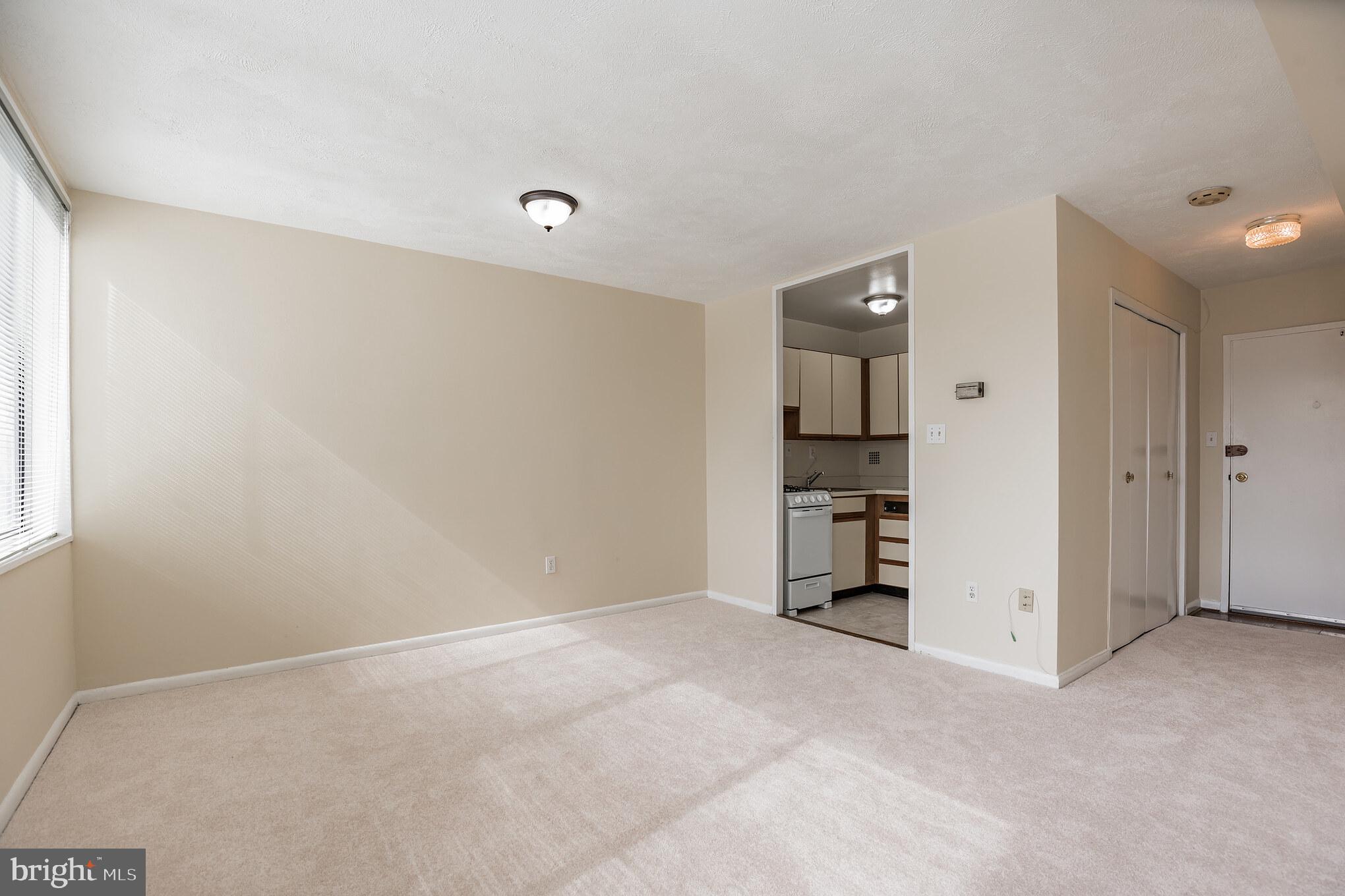 RIVER TOWERS - Residential Lease